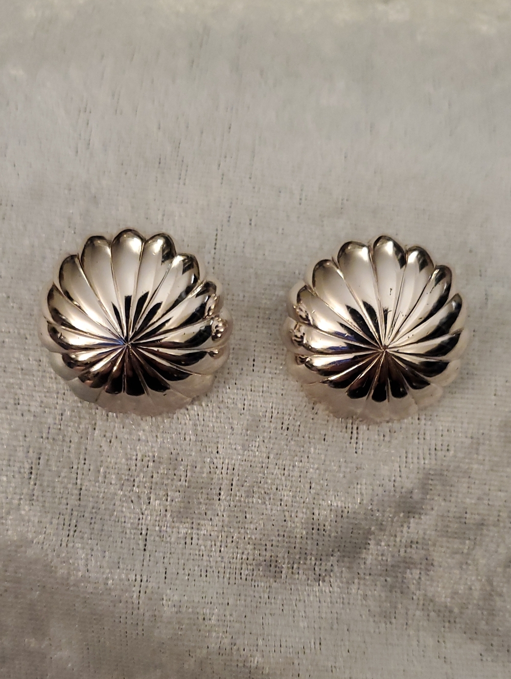 Vibtage MONET Signed CLIP ON EARRINGS SILVER TONE DOME